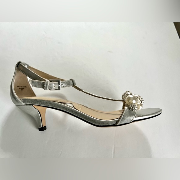 Adrienne Vittadini Kalina Silver Pearl Dress Heels Size 6 M Fit like 6 1/2 - Picture 12 of 12